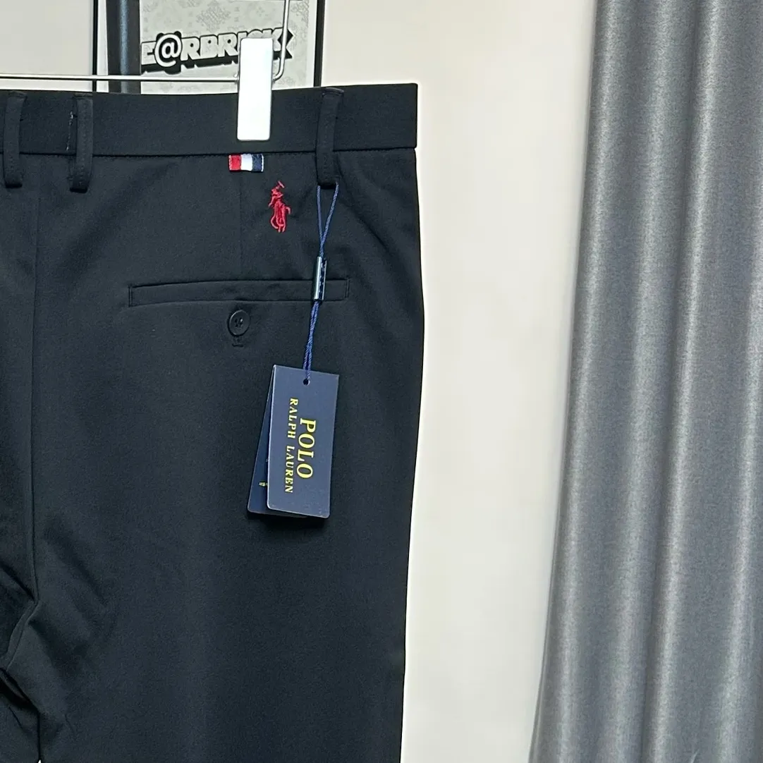 P210 Ralph Lauren/Polo men's business casual trousers, men's high-end business casual trousers, imported and selected 100% eco-friendly cotton fabrics for customers... Various rough and inferior fabrics imitated from polyester, chemical fiber, and nylon on the market, with real comfort and texture beauty, excellent skin-friendliness, superior breathability, and good thermal insulation effect. The texture structure restores the pure and rustic nature of cotton. It is visually very attractive and full of artistic conception! Customized original hardware The designer of this item has weakened the strong sense of fashion to a certain extent. It is derived from the improved design of formal trousers. It has a distinctive charm and is in line with modern urban aesthetics! There is no pressure to match. It is recommended that you buy a few for leisure! Soft, delicate and skin-friendly! Excellent quality, fine workmanship, simple and elegant style, perfect product. Waist, hip, trouser length, thigh circumference M.          71.  106. 96.   64 L 75 110 99 67 XL 79 116 102 70 2XL 83 121 105 72.5 Trial weight L. 120-150 catties Male: Height 175 and 172 pounds. Try on XL slim fit and XXL loose fit.
